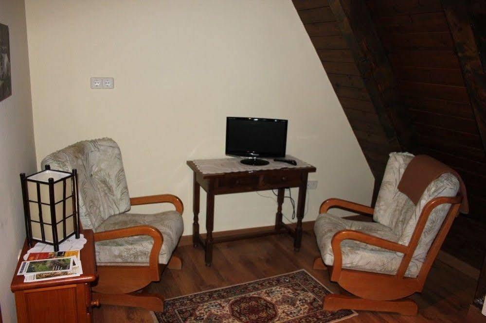 Hostal Aiguamog Salardu Exterior photo